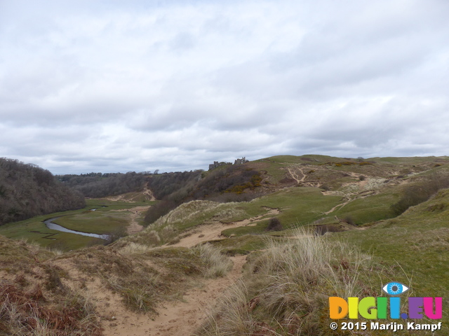 FZ012414 Pennard Castle Three Cliffs Bay